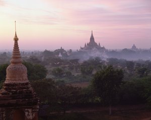Der Ananda-Tempel bei Sonnenaufgang, erbaut 1090