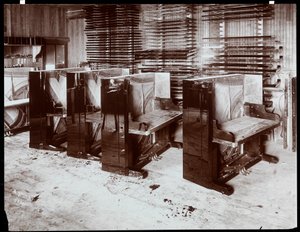 Klaviere im Bau bei der Hardman, Peck und Co. Fabrik, New York, 1907 (Silbergelatineabzug)