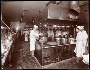 Die Küche im Ritz-Carlton Hotel, ca. 1910-11