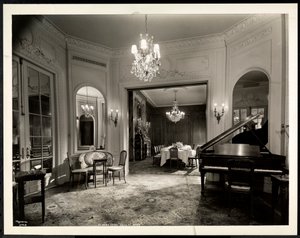 Das Musikzimmer der Louis XVI Suite im Hotel St. Regis, 1937
