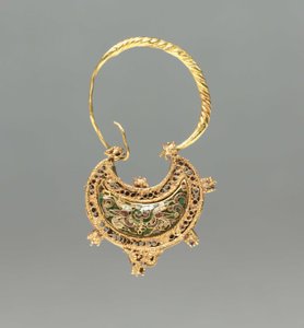 Halbmondförmiger Ohrring