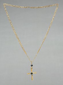 Kette mit Anhängerkreuz, 500er Jahre