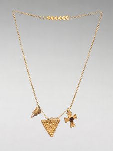 Kette mit zwei Anhängern und einem Kreuz, 500er