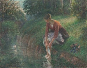 Frau, die ihre Füße in einem Bach badet von Camille Pissarro