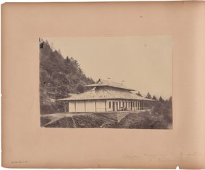 Nâgkunda. Ein Rastbungalow im Inneren