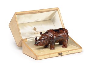 Ein geschnitztes Jaspismodell eines Nashorns, ca. 1900 von Carl Fabergé