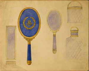 Eine Auswahl von Designs aus dem Haus Carl Fabergé, darunter ein ovaler Handspiegel, ein kleinerer Spiegel und zwei montierte Flaschen