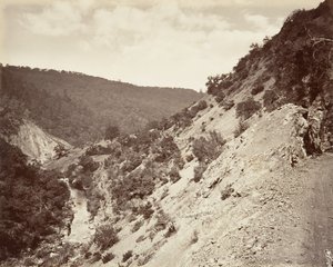 Sulphur Creek und Straße zu den Geysiren, 1868-70, gedruckt ca. 1876 von Carleton Emmons Watkins