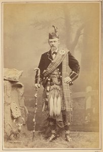 [Porträt eines Mannes in schottischer Tracht] von Carleton Watkins