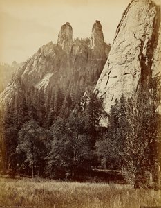 Die Kathedralenspitzen, Yosemite, Kalifornien von Carleton Watkins