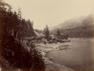 Das mittlere Blockhaus, Columbia River von Carleton Watkins