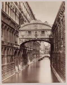 Venedig. Blick auf die Seufzerbrücke von der Ponte della Paglia von Carlo Naya