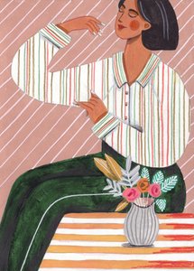 Frau im gestreiften Hemd und grünen Hosen