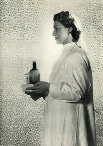 Krankenpfleger, ca. 1943 von Cecil Beaton