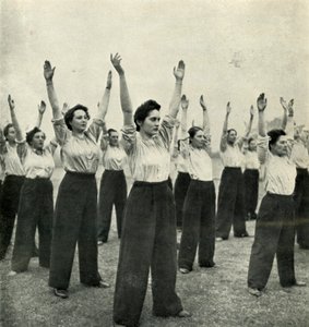 Körperliche Ertüchtigung in einem Rekrutendepot, um 1943