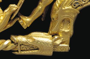 Sehr wichtige La Tene Kriegerfibel (Detail)