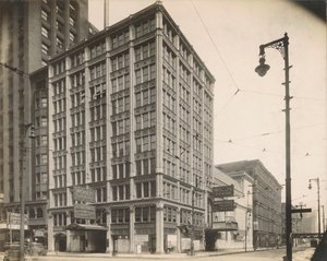Ansicht des Woods Theatre in der 54 W. Randolph St., Chicago, ca. 1900 von Charles E. Barker