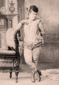 Porträt von Nora Hilderbrandt, der tätowierten Frau, ca. 1896
