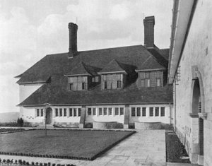 Osthof von Charles Latham