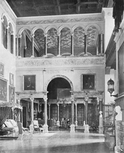 Das Südende der großen Halle von Charles Latham