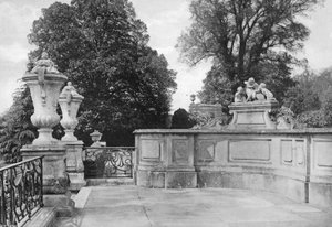Das Westende der Südterrasse von Charles Latham