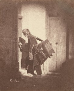 [Drehorgelspieler bei 21, quai Bourbon, Île Saint-Louis, Paris] von Charles Nègre
