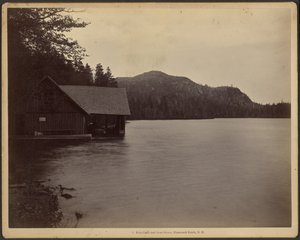 Echo Lake und Bootshaus, Franconia Notch, New Hampshire von Charles P. Hibbard