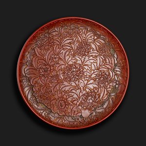 Geschnitzte Schale mit dem Zeichen von Xuande (1426-36) im Boden, Chinesisch