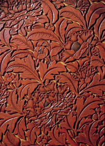 Detail einer geschnitzten Schale mit dem Zeichen von Xuande (1426-36) im Boden, Chinesisch von Chinese School