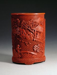Roter geformter Pinselhalter, darstellend den berühmten Kalligraphen Wang Hsi-chih (ca. 307-365 n. Chr.) in seinem Pavillon-Rückzugsort, der auf Gänse in einem Teich und einen Jungen auf einer Brücke blickt, Ching-Dynastie, Qianlong-Zeit