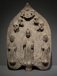 Votivstele mit einer buddhistischen Triade. Nordchina, Östliche Wei-Dynastie von Chinese School