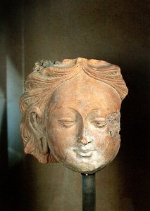 Kopf eines großen Bodhisattva