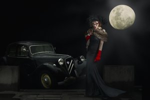 Mondbeschienene Noir-Eleganz von Christine von Diepenbroek