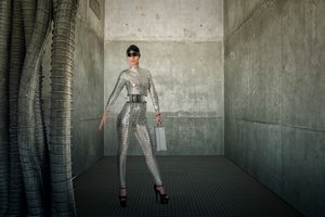 Elegante futuristische Frau von Christine von Diepenbroek