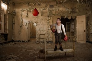 Vintage-Boxer im alten Raum von Christine von Diepenbroek