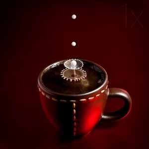 Kaffee-Milch-Spritzer von Christophe Kiciak