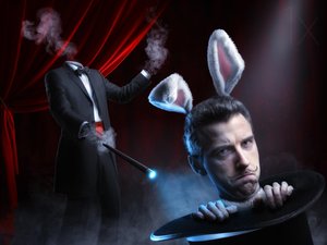 Trick des Magiers mit Kaninchenkopf