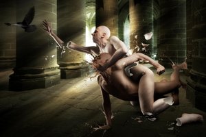 Zerbrechende Figuren im Konflikt von Christophe Kiciak