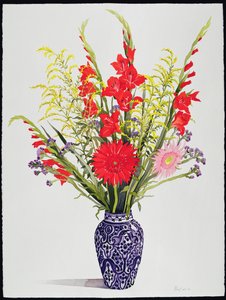 Tigerlilien, Gladiolen und Skabiosen in einer blauen marokkanischen Vase von Christopher Ryland