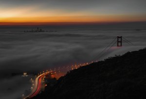 Golden Gate Bridge neblige Nacht von Chuanxu Ren