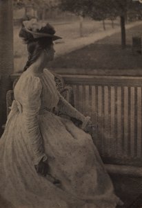 Auf der Veranda Julia Hall McCune, um 1897 von Clarence H. White