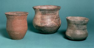 Becher, aus Los Millares in Spanien, Stanton Harcourt in Oxfordshire und Ungarn, Kupferzeit, ca. 2000 v. Chr.