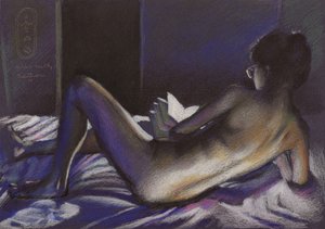 Nackte Frau beim Lesen