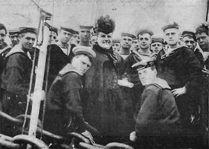 Die Mutter der Marine verabschiedet die Jungen nach China, 1900
