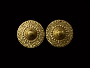 Paar konische Ohrringe, 800-1500 n. Chr.