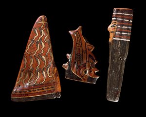 Präkolumbische Kunst, Nazca-Zivilisation: Musikinstrumente aus Holz (einschließlich Panflöte?). 100 v. Chr.-800 n. Chr. Lima, Archäologisches Museum von Culture Nazca