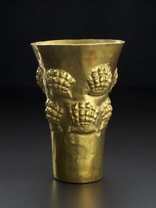 Becher, der Spondylus darstellt, die leuchtend rote Schale eines Weichtiers, 800-1350 n. Chr. von Culture Sicán
