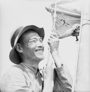 Ein Kopf- und Schulterporträt eines Sampan-Mannes in Weihaiwei