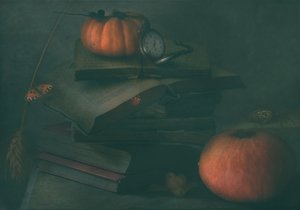 Stimmungsvolle Herbstbücher Stillleben von Delphine Devos