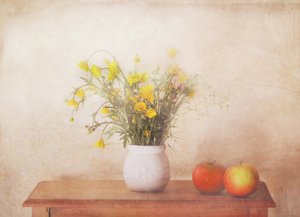 Gelbe Blüten Stillleben